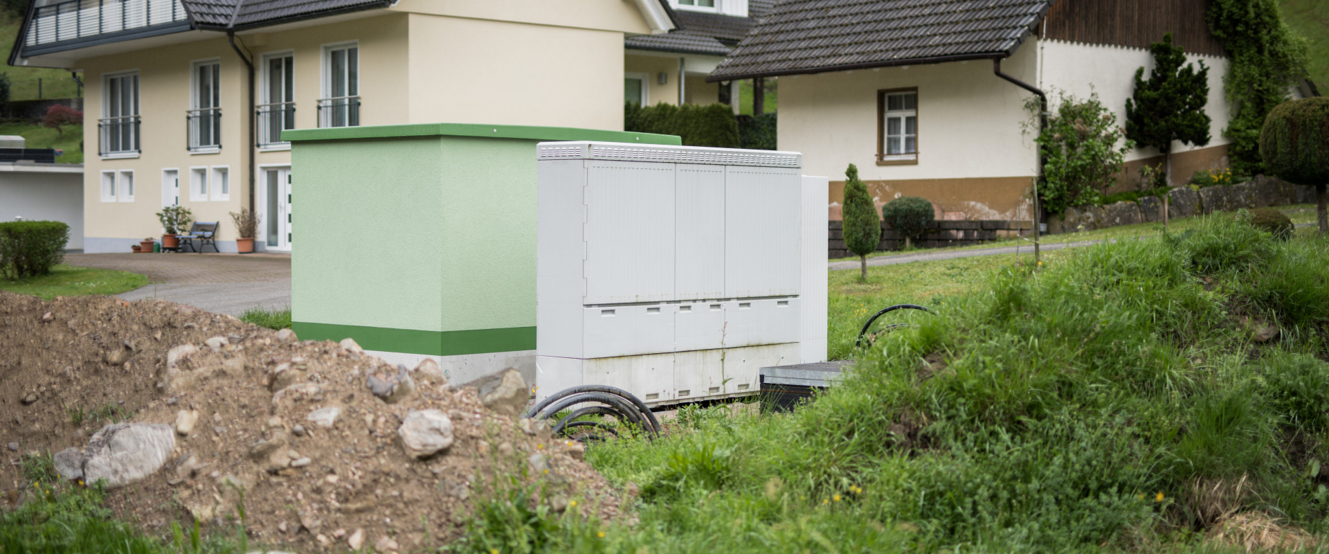 Aufgestelltes PoP-Gerät (Point of Presence) in Oberwolfach – zentraler Breitband-Knotenpunkt für den Glasfaserausbau im Ortenaukreis – Breitband Ortenau